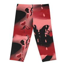 Cargar imagen en el visor de la galería, Strawberry Flower Drip Capri Leggings